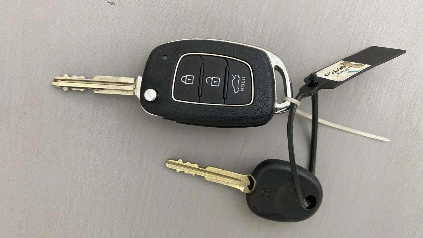 2017 Hyundai Xcent SX 1.2, Petrol, Manual, 75,655 km, Key Close Up