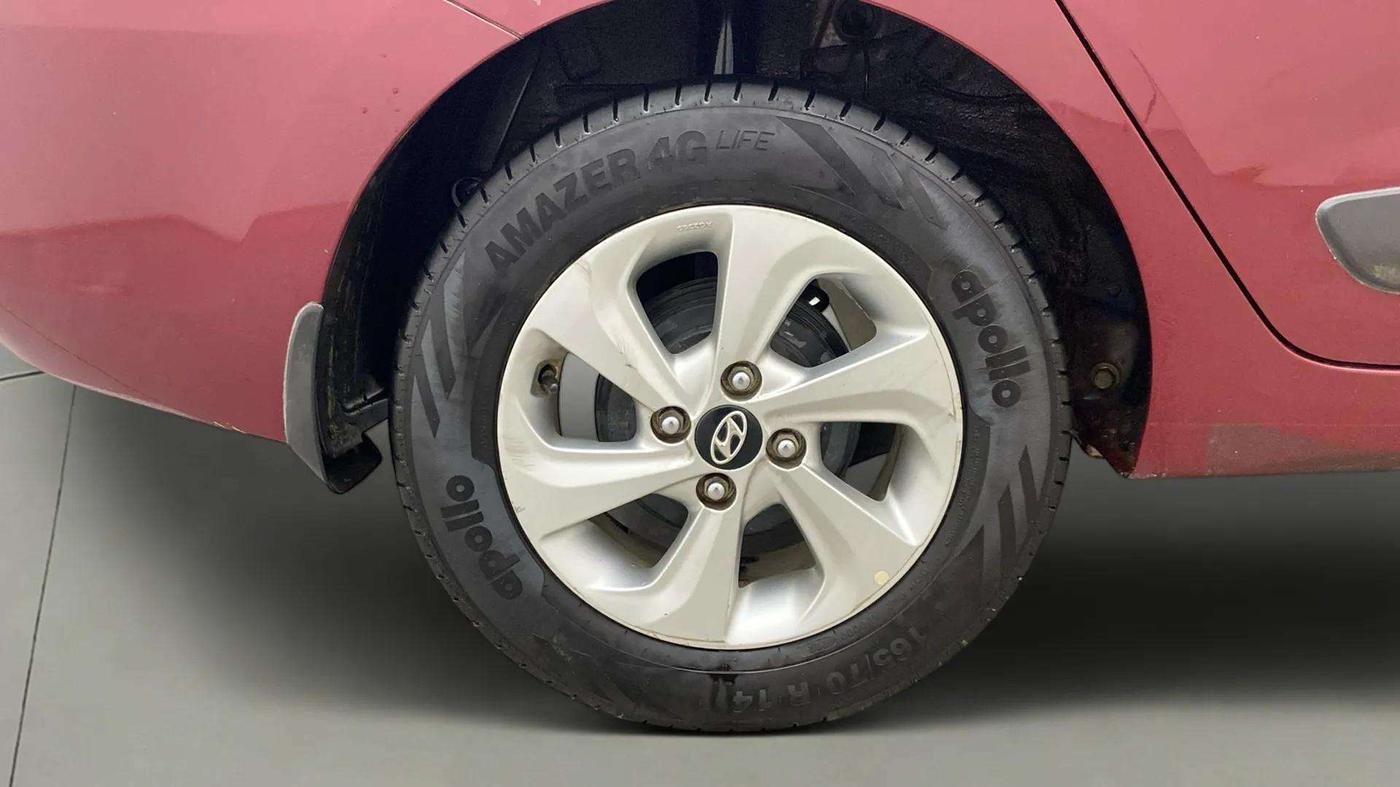 2017 Hyundai Xcent SX 1.2, Petrol, Manual, 75,655 km, Right Rear Wheel