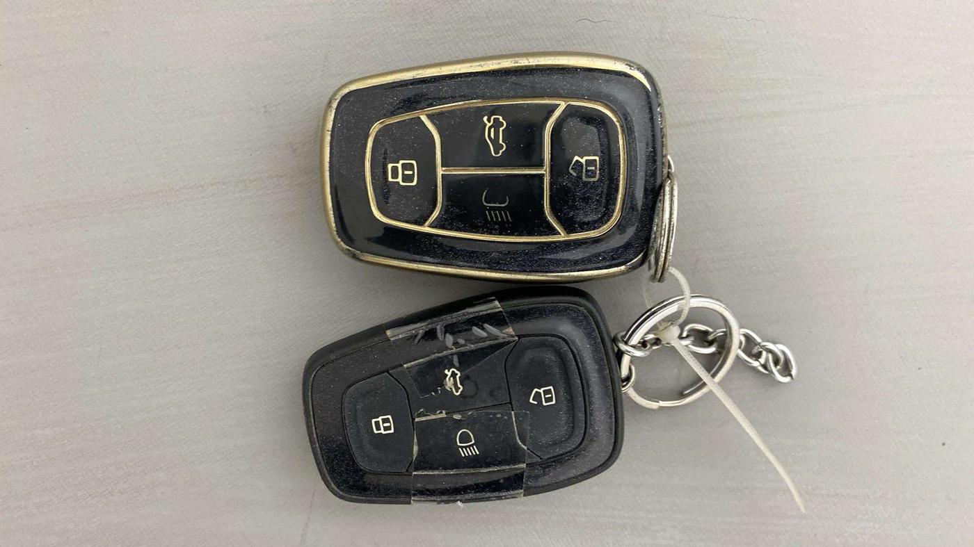 2021 Tata PUNCH CREATIVE  1.2 RTN DUAL TONE, Petrol, Manual, 25,228 km, Key Close Up