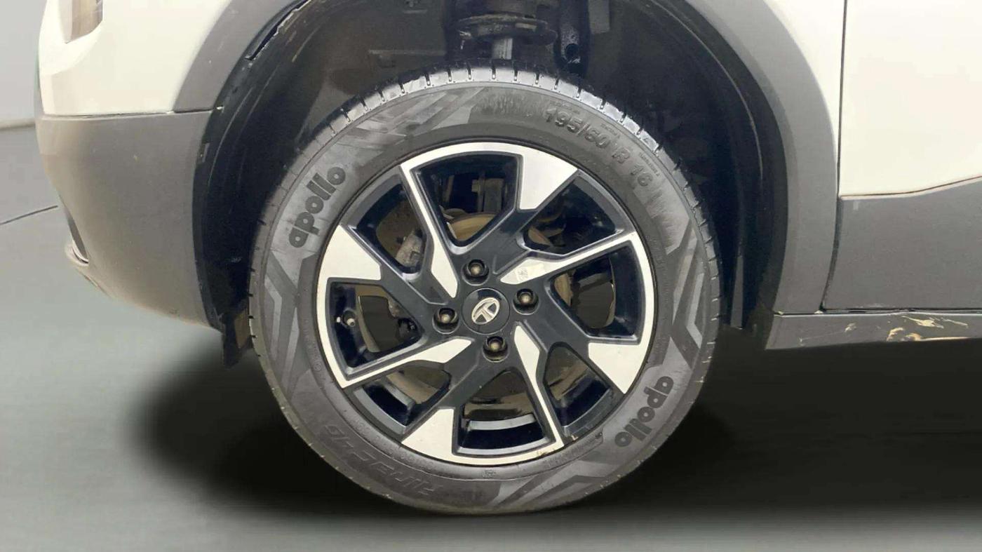 2021 Tata PUNCH CREATIVE  1.2 RTN DUAL TONE, Petrol, Manual, 25,228 km, Left Front Wheel