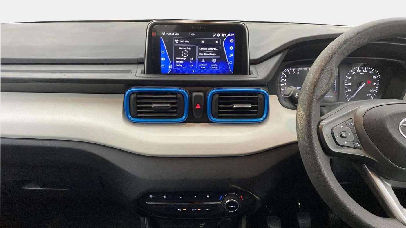 2021 Tata PUNCH CREATIVE  1.2 RTN DUAL TONE, Petrol, Manual, 25,228 km, Air Conditioner