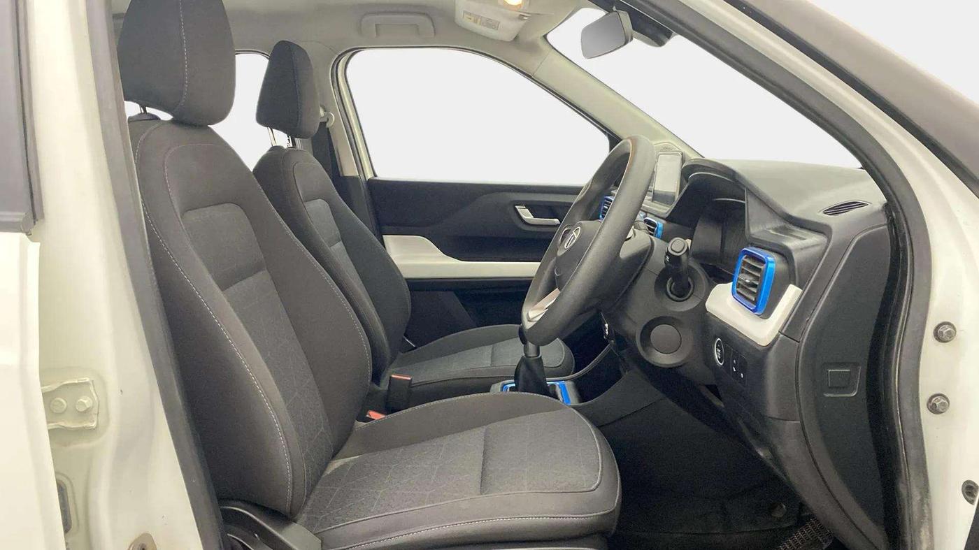 2021 Tata PUNCH CREATIVE  1.2 RTN DUAL TONE, Petrol, Manual, 25,228 km, Right Side Front Door Cabin