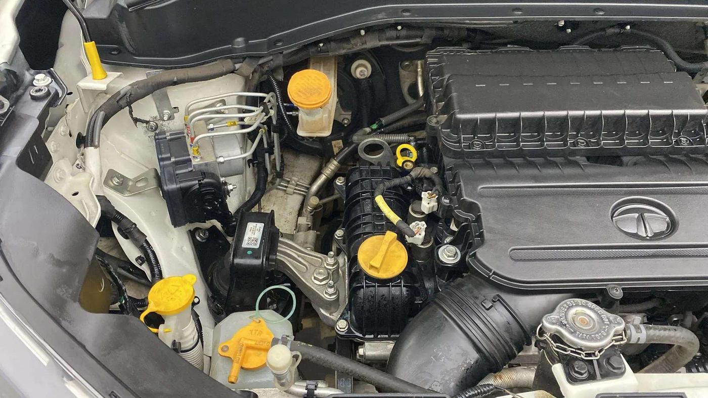 2021 Tata PUNCH CREATIVE  1.2 RTN DUAL TONE, Petrol, Manual, 25,228 km, Engine View - Right