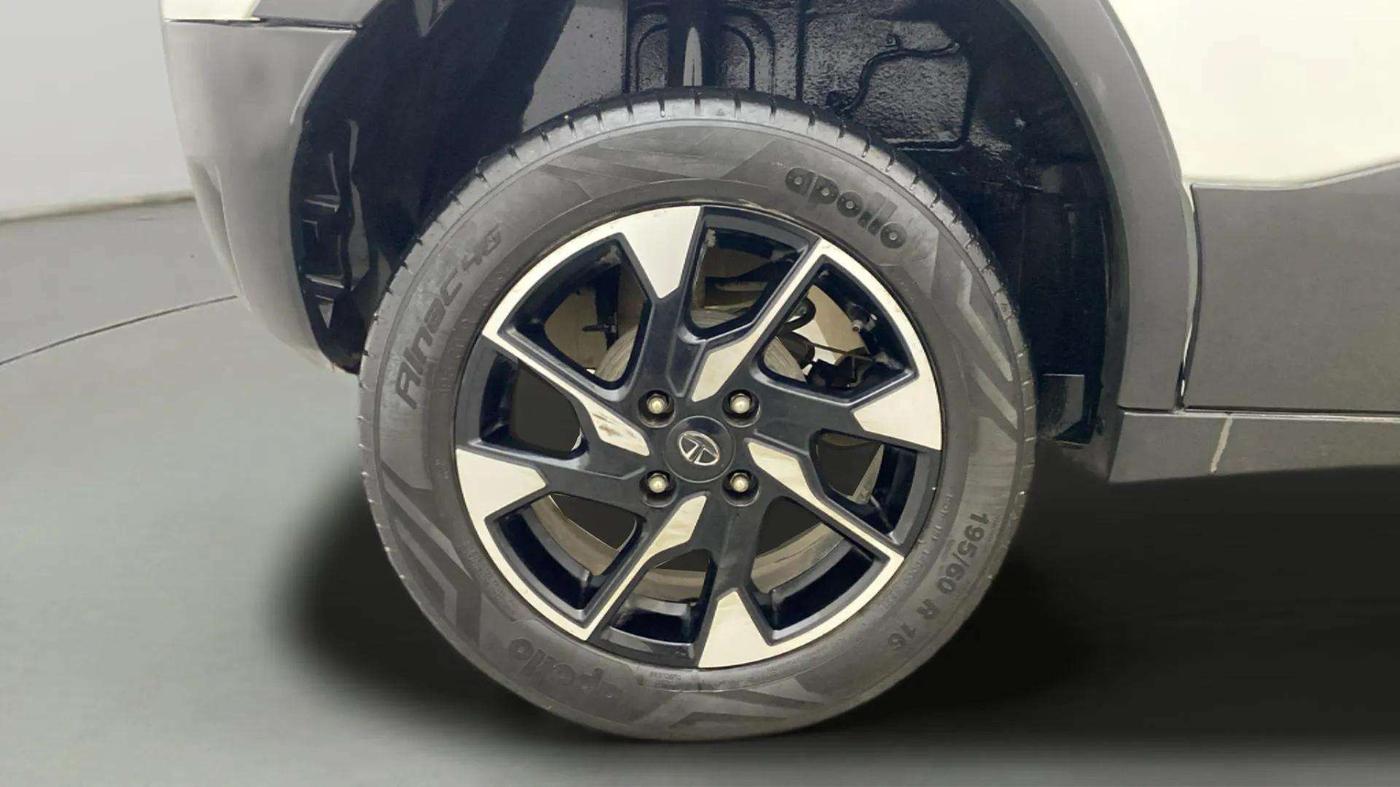 2021 Tata PUNCH CREATIVE  1.2 RTN DUAL TONE, Petrol, Manual, 25,228 km, Right Rear Wheel