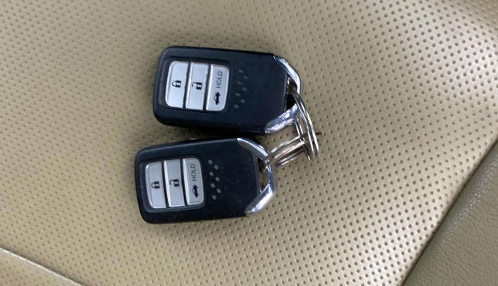 2019 Honda Amaze 1.2L I-VTEC V CVT, Petrol, Automatic, 80,213 km, Key Close Up