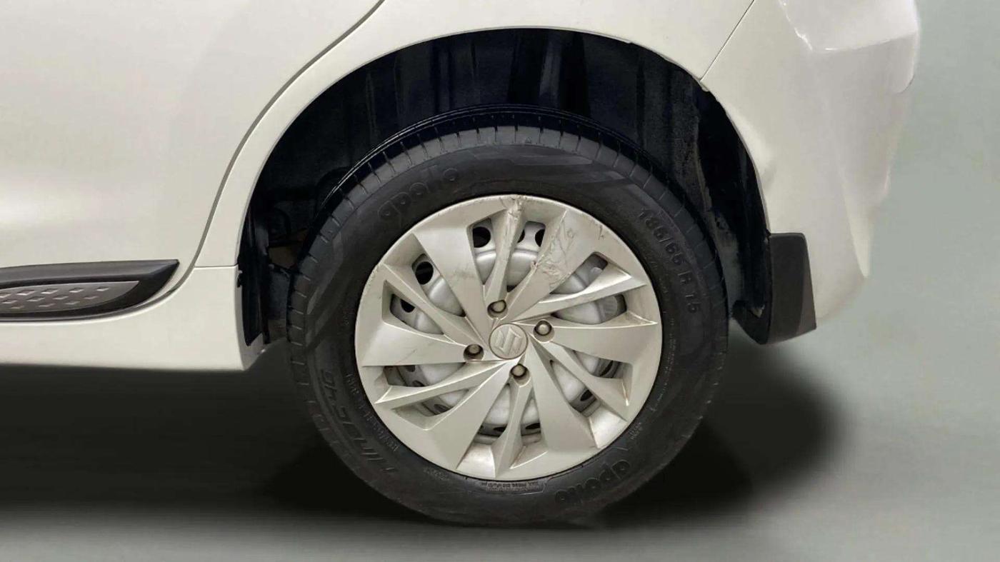 2024 Maruti Baleno SIGMA PETROL 1.2, Petrol, Manual, 28,261 km, Left Rear Wheel