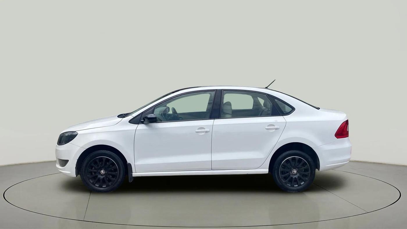 2016 Skoda Rapid ELEGANCE 1.6 MPI MT, Petrol, Manual, 56,451 km, Left Side