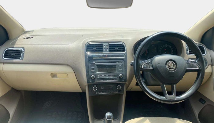 2016 Skoda Rapid ELEGANCE 1.6 MPI MT, Petrol, Manual, 56,451 km, Dashboard