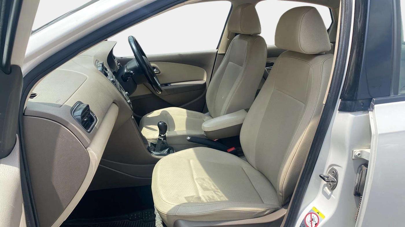 2016 Skoda Rapid ELEGANCE 1.6 MPI MT, Petrol, Manual, 56,451 km, Right Side Front Door Cabin