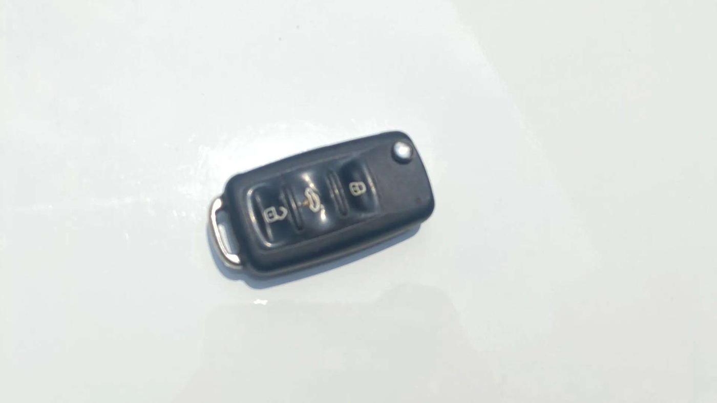 2016 Skoda Rapid ELEGANCE 1.6 MPI MT, Petrol, Manual, 56,451 km, Key Close Up