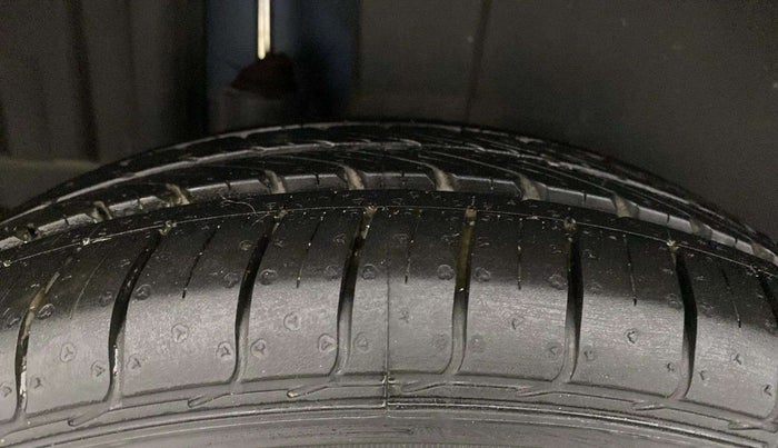 2014 Maruti Swift ZXI, Petrol, Manual, 40,337 km, Right Rear Tyre Tread