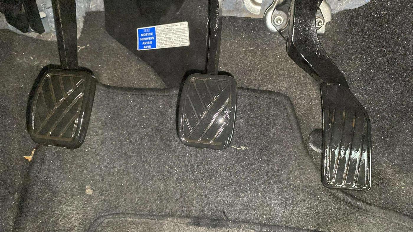 2014 Maruti Swift ZXI, Petrol, Manual, 40,337 km, Pedals