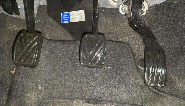 2014 Maruti Swift ZXI, Petrol, Manual, 40,337 km, Pedals
