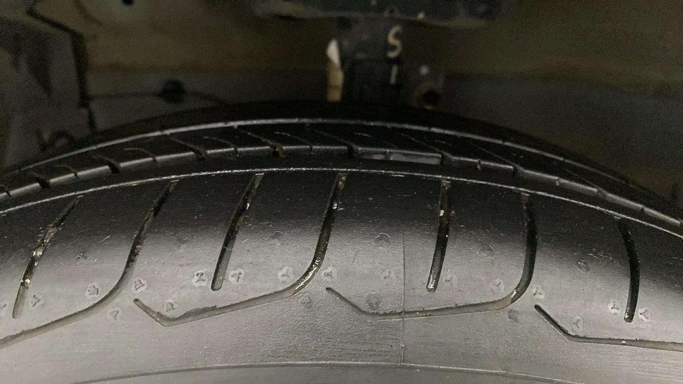 2014 Maruti Swift ZXI, Petrol, Manual, 40,337 km, Left Front Tyre Tread
