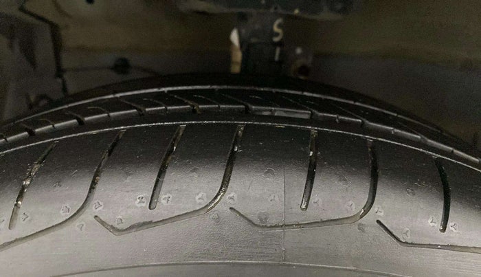 2014 Maruti Swift ZXI, Petrol, Manual, 40,337 km, Left Front Tyre Tread