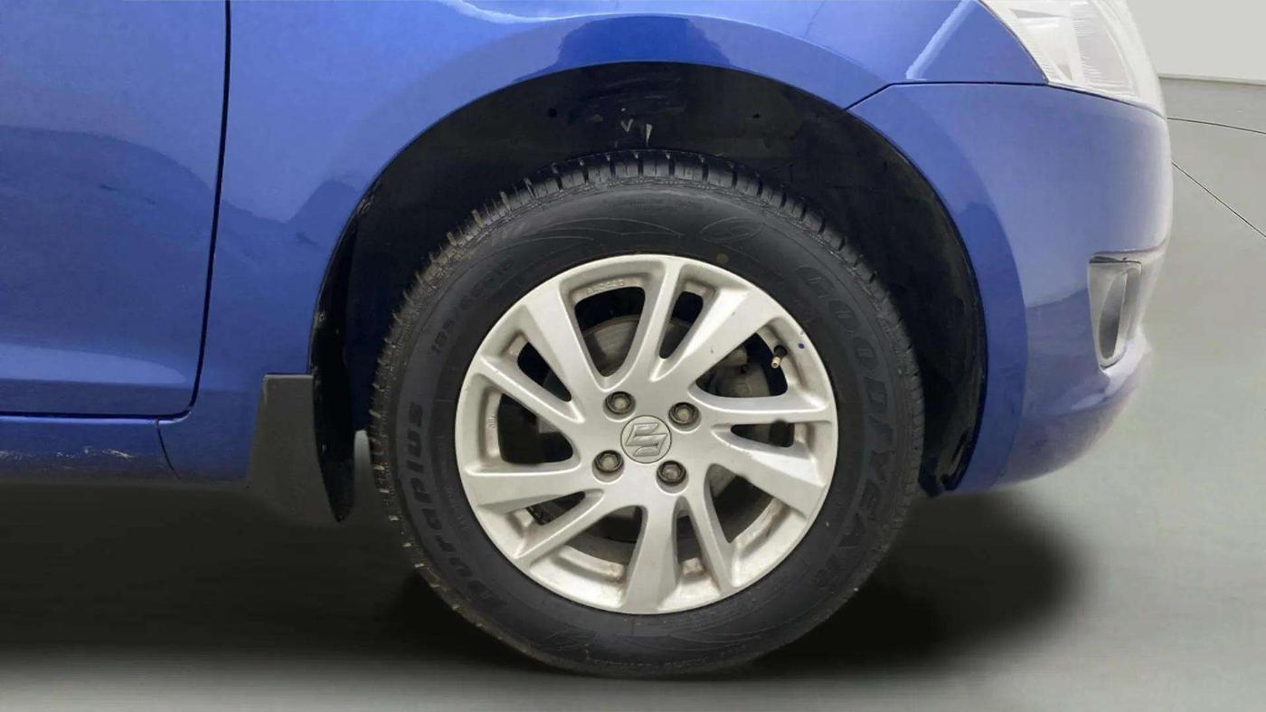 2014 Maruti Swift ZXI, Petrol, Manual, 40,337 km, Right Front Wheel