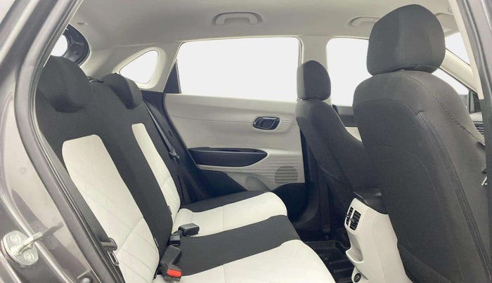 2023 Hyundai NEW I20 Sportz 1.2 IVT, Petrol, Automatic, 16,020 km, Right Side Rear Door Cabin