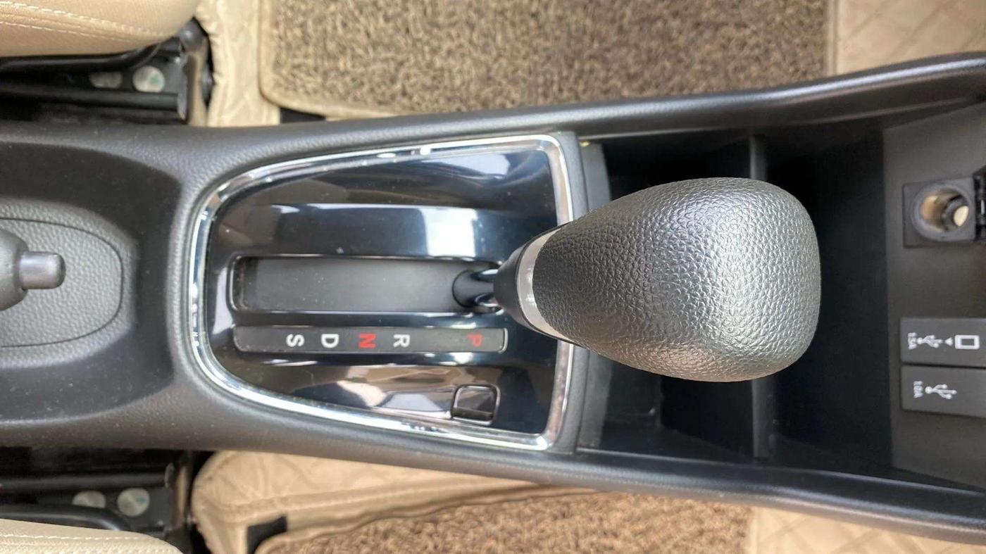 2022 Honda Amaze 1.2L I-VTEC VX CVT, Petrol, Automatic, 8,515 km, Gear Lever