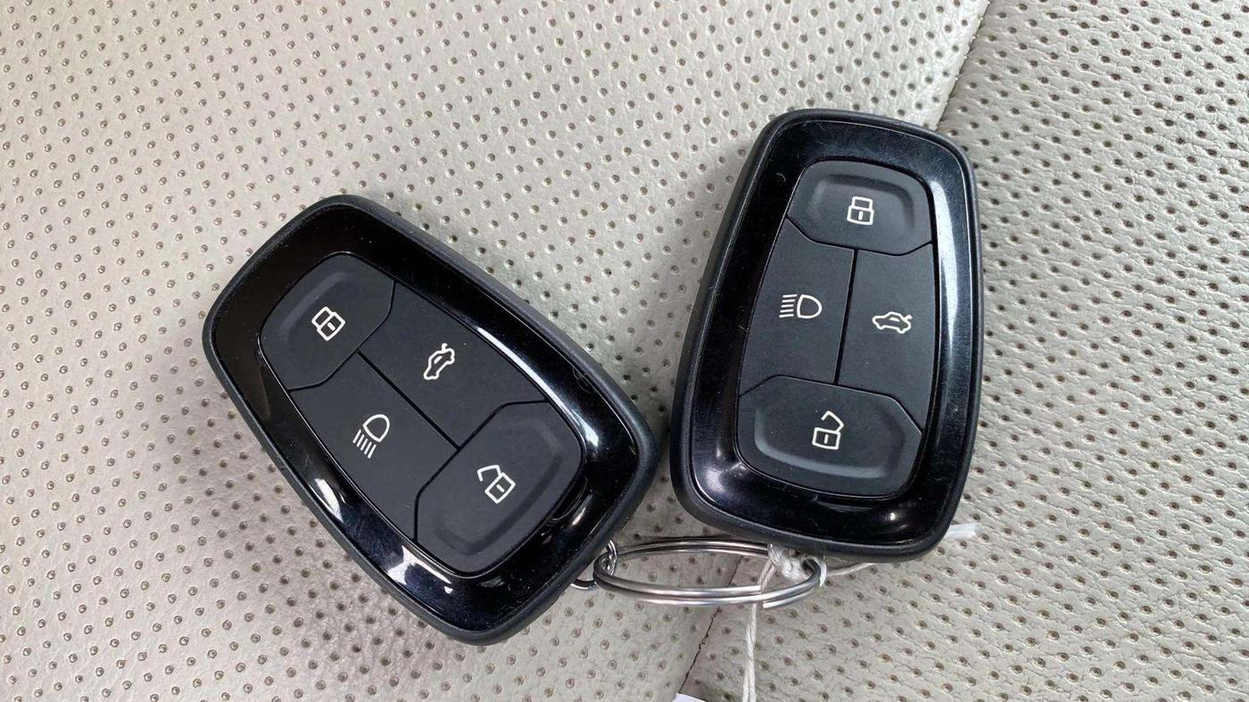 2023 Tata NEXON FEARLESS + 1.2 PETROL, Petrol, Manual, 15,452 km, Key Close Up