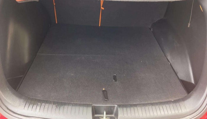 2016 Hyundai Creta  SX 1.6 Petrol , Petrol, Manual, 27,935 km, Boot Inside