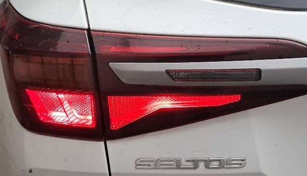 2022 KIA SELTOS HTK PLUS AT 1.5 DIESEL, Diesel, Automatic, 34,074 km, Left tail light - Minor scratches