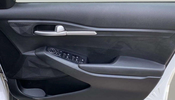 2022 KIA SELTOS HTK PLUS AT 1.5 DIESEL, Diesel, Automatic, 34,074 km, Driver Side Door Panels Control