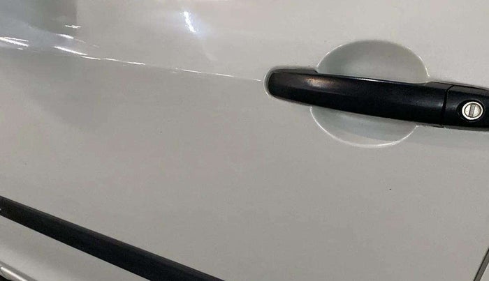 2013 Maruti Swift LDI, Diesel, Manual, 66,987 km, Front passenger door - Minor scratches