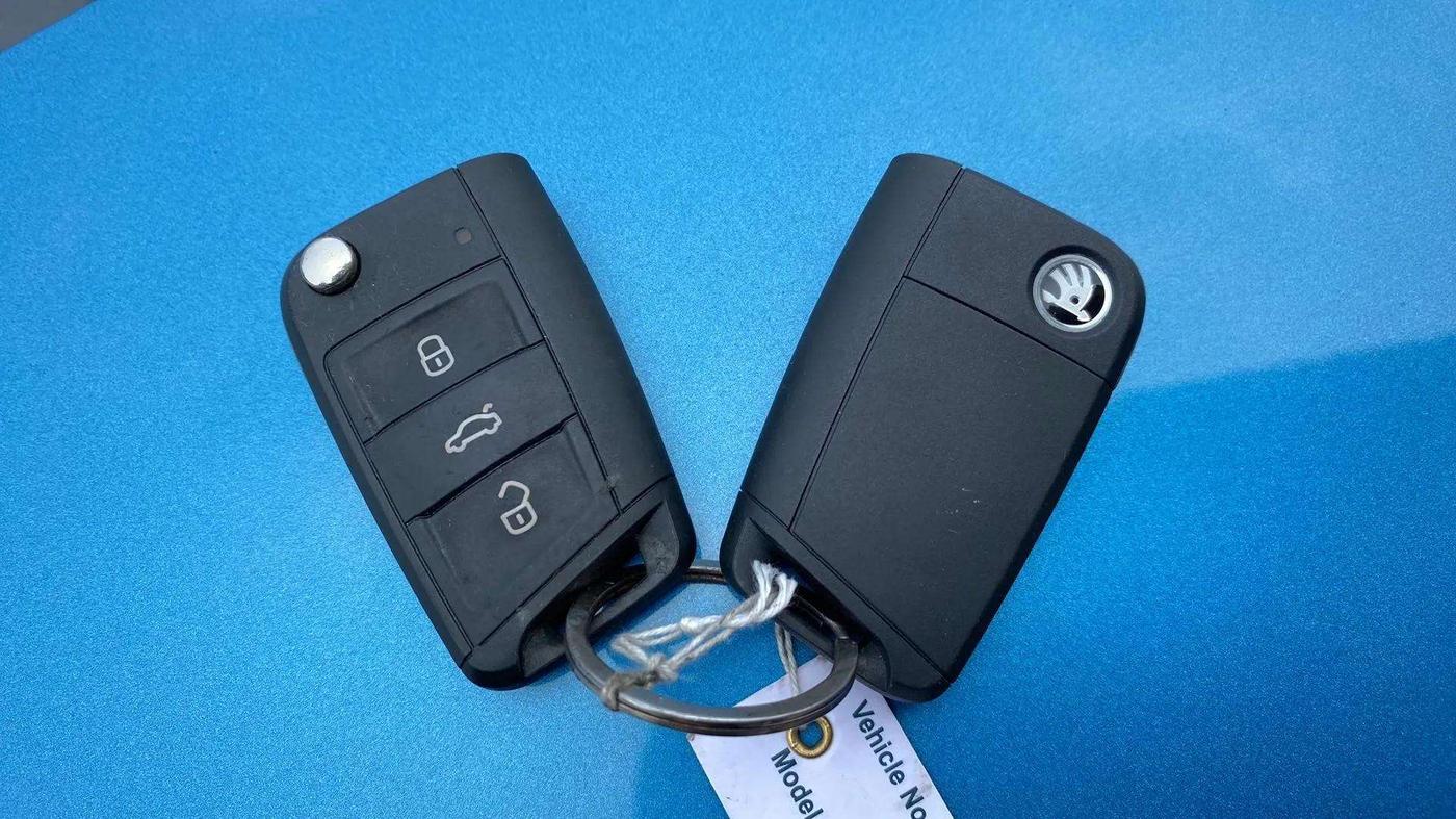 2022 Skoda SLAVIA STYLE 1.0L TSI AT, Petrol, Automatic, 40,293 km, Key Close Up