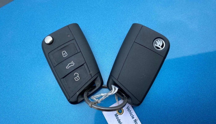 2022 Skoda SLAVIA STYLE 1.0L TSI AT, Petrol, Automatic, 40,039 km, Key Close Up