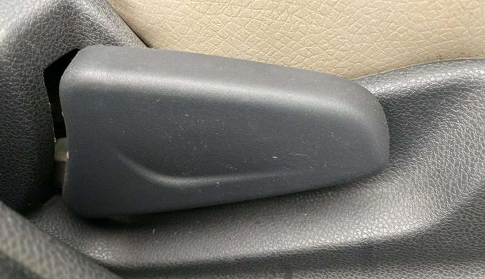 2016 Renault Kwid RXT 0.8 (O), Petrol, Manual, 72,827 km, Driver Side Adjustment Panel