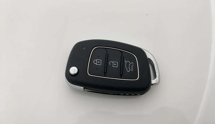 2021 Hyundai NEW I20 SPORTZ 1.2 MT, Petrol, Manual, 43,666 km, Key Close Up