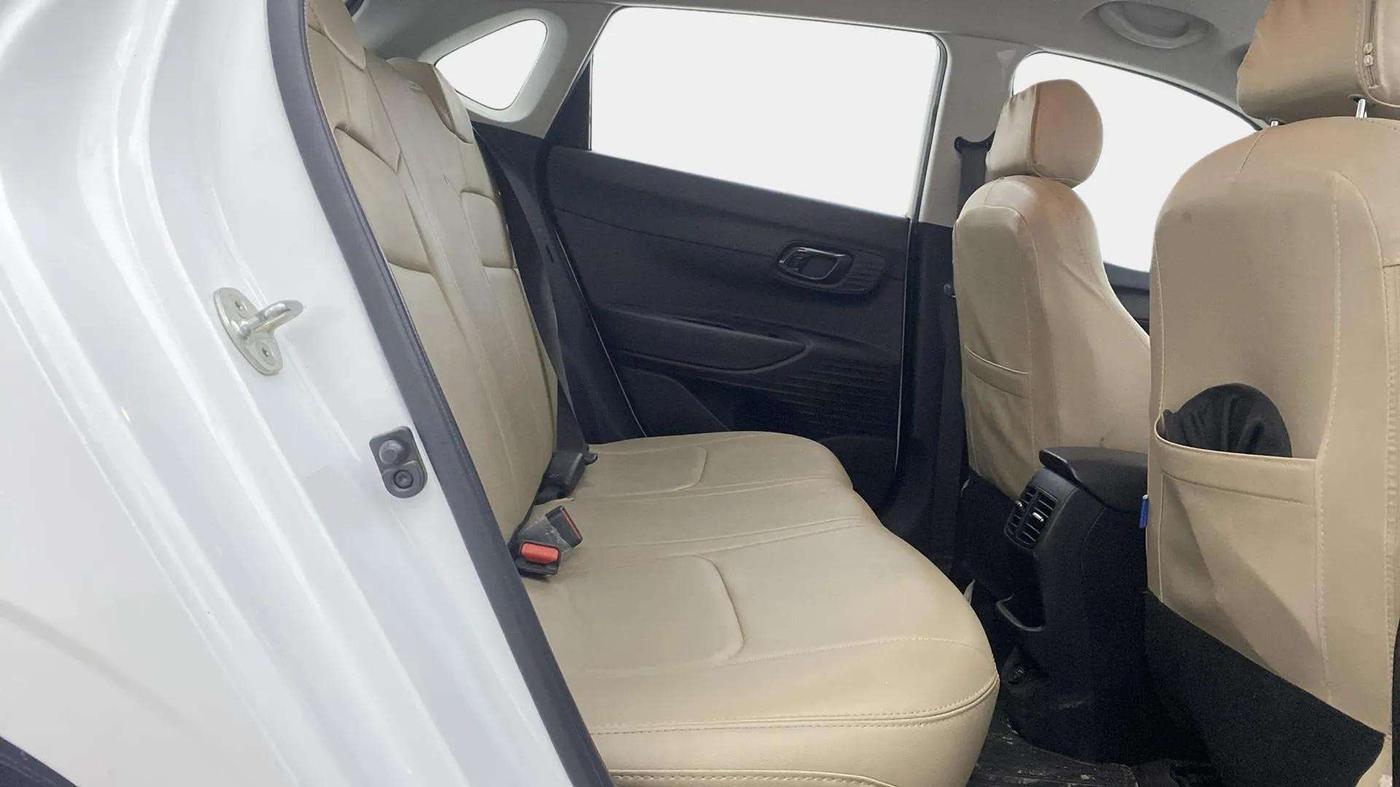 2021 Hyundai NEW I20 SPORTZ 1.2 MT, Petrol, Manual, 43,666 km, Right Side Rear Door Cabin