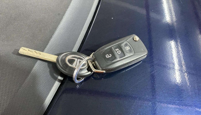 2022 Tata Tiago XT CNG, CNG, Manual, 16,284 km, Key Close Up