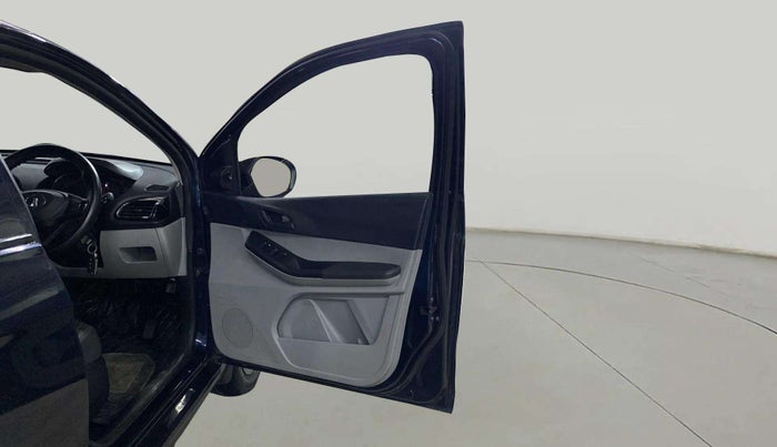 2022 Tata Tiago XT CNG, CNG, Manual, 16,284 km, RHS Front Door