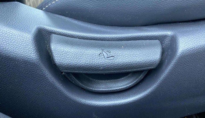 2016 Hyundai Grand i10 MAGNA 1.2 KAPPA VTVT, Petrol, Manual, 70,796 km, Driver Side Adjustment Panel