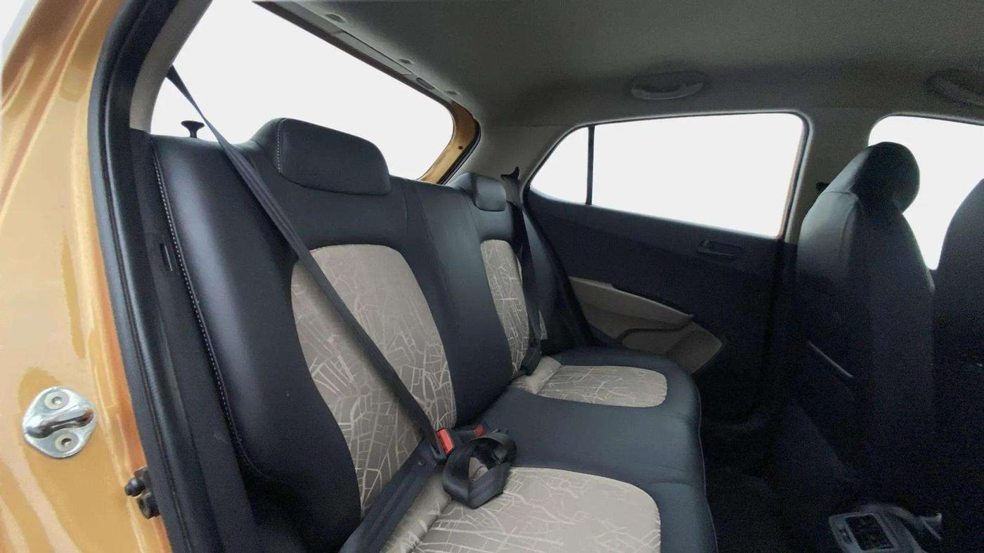 2016 Hyundai Grand i10 MAGNA 1.2 KAPPA VTVT, Petrol, Manual, 70,830 km, Right Side Rear Door Cabin
