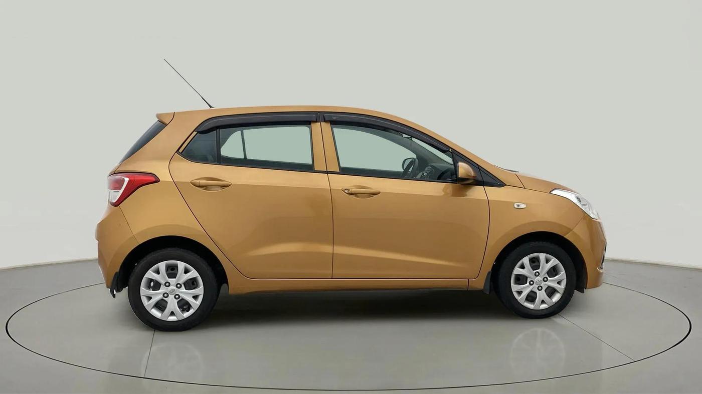 2016 Hyundai Grand i10 MAGNA 1.2 KAPPA VTVT, Petrol, Manual, 70,830 km, Right Side View