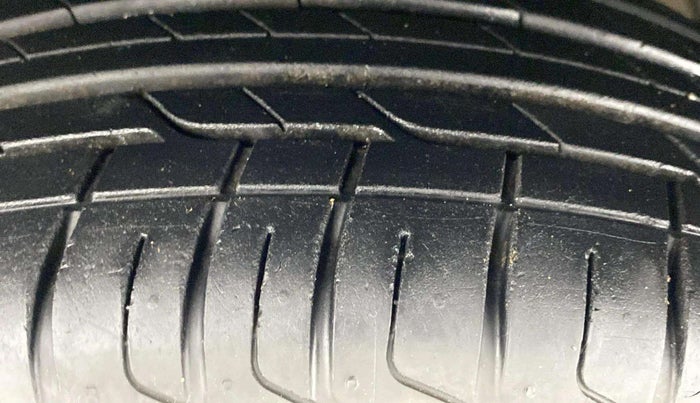 2022 Tata NEXON XM PLUS SUNROOF PETROL, Petrol, Manual, 29,739 km, Left Front Tyre Tread