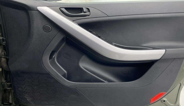 2022 Tata NEXON XM PLUS SUNROOF PETROL, Petrol, Manual, 29,739 km, Driver Side Door Panels Control