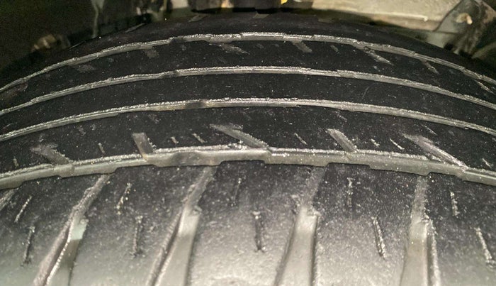 2018 Renault Duster 85 PS RXS MT DIESEL, Diesel, Manual, 91,754 km, Right Front Tyre Tread