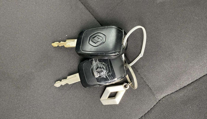 2017 Renault Kwid RXT 1.0 AMT (O), Petrol, Automatic, 37,325 km, Key Close Up