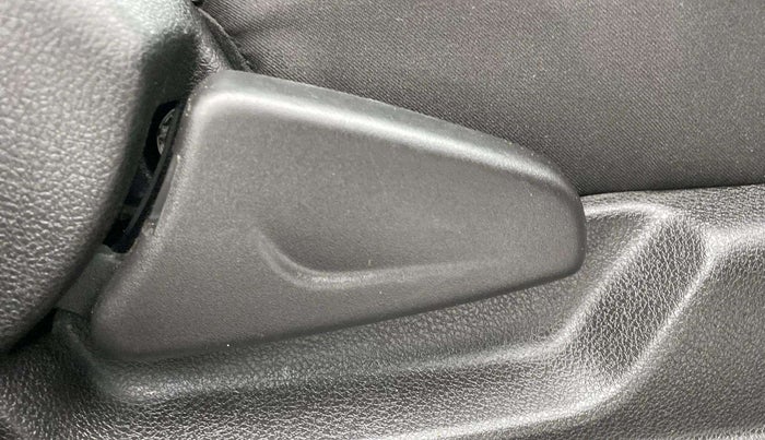 2017 Renault Kwid RXT 1.0 AMT (O), Petrol, Automatic, 37,325 km, Driver Side Adjustment Panel