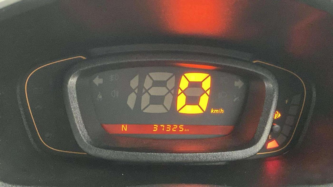 2017 Renault Kwid RXT 1.0 AMT (O), Petrol, Automatic, 37,325 km, Odometer Image