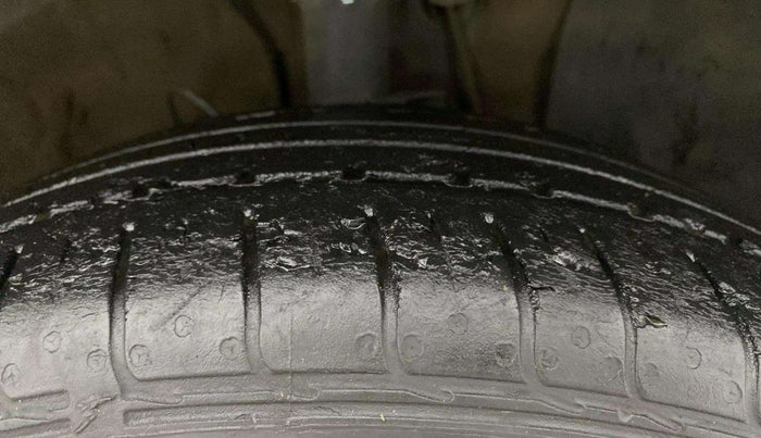 2022 Hyundai VENUE S+ 1.2, Petrol, Manual, 34,117 km, Right Front Tyre Tread