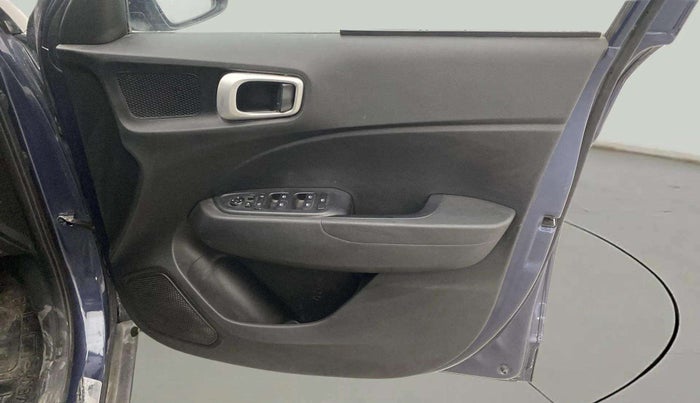 2022 Hyundai VENUE S+ 1.2, Petrol, Manual, 34,117 km, Driver Side Door Panels Control
