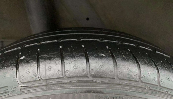 2022 Hyundai VENUE S+ 1.2, Petrol, Manual, 34,117 km, Right Rear Tyre Tread