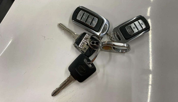 2023 Nissan MAGNITE XE, Petrol, Manual, 11,551 km, Key Close Up
