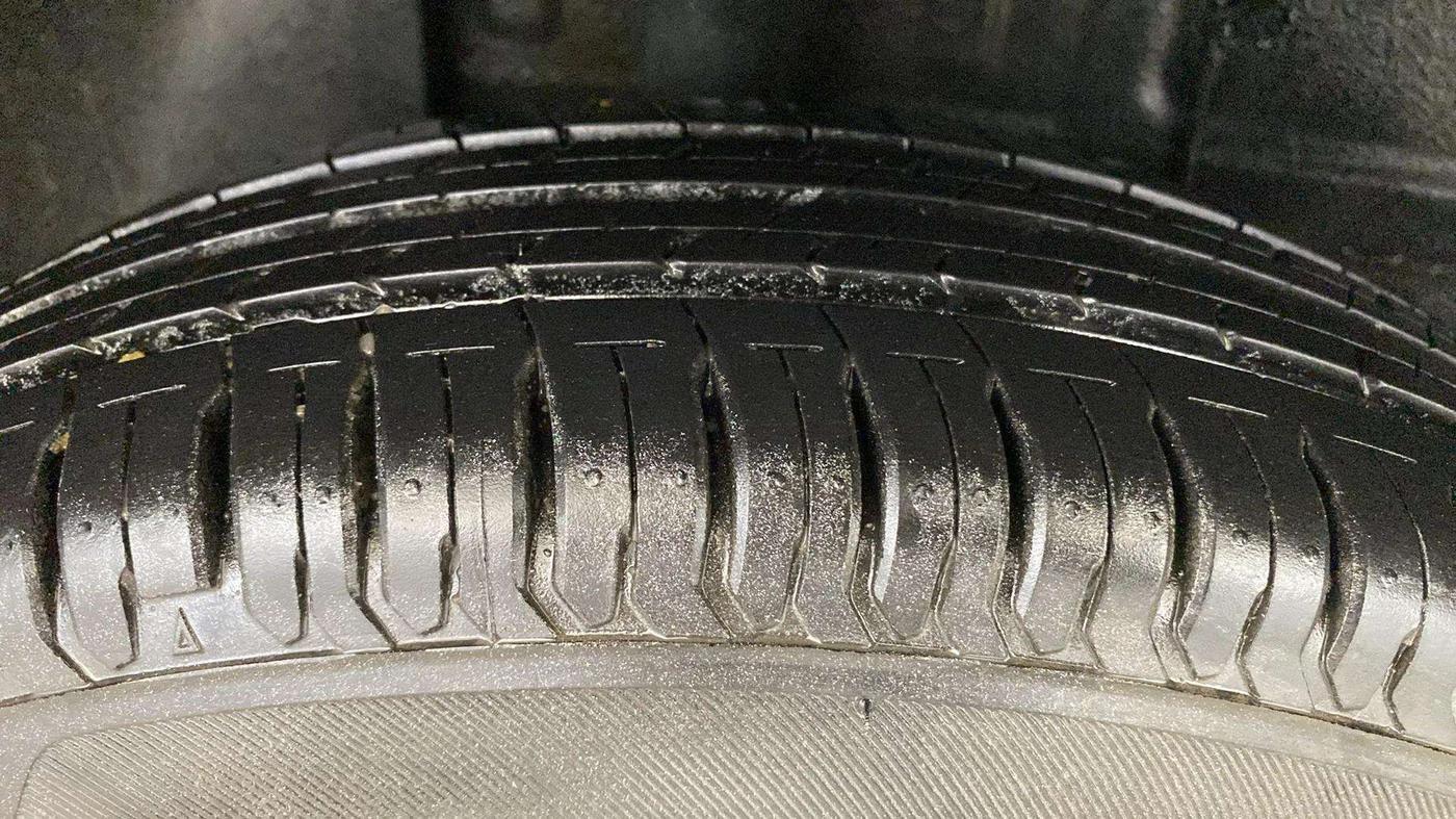 2022 Tata ALTROZ XE PLUS PETROL, Petrol, Manual, 36,599 km, Right Rear Tyre Tread