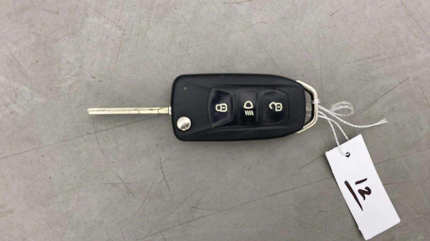 2022 Tata ALTROZ XE PLUS PETROL, Petrol, Manual, 36,599 km, Key Close Up