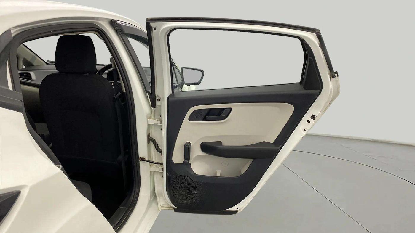 2022 Tata ALTROZ XE PLUS PETROL, Petrol, Manual, 36,599 km, RHS Rear Door